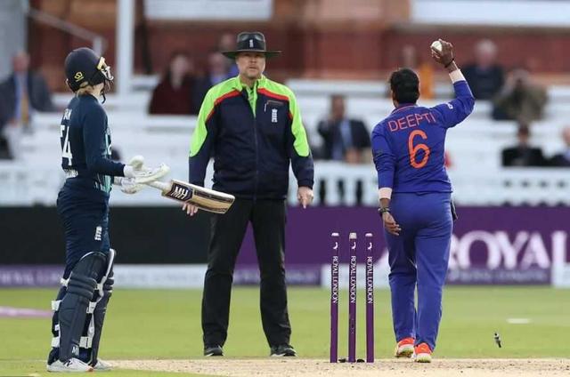Stokes-Bhogle involve in a Twitter war regarding Mankad