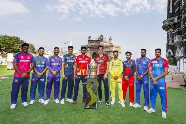 IPL grants one ball change in order to mitigate the effect of dew
